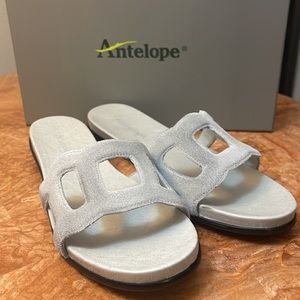 NIB Antelope | Light Grey Ricci Ricci Suede Sandal ZL618